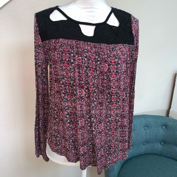 Jessica Simpsons cutout blouse size small - Picture 4 of 6